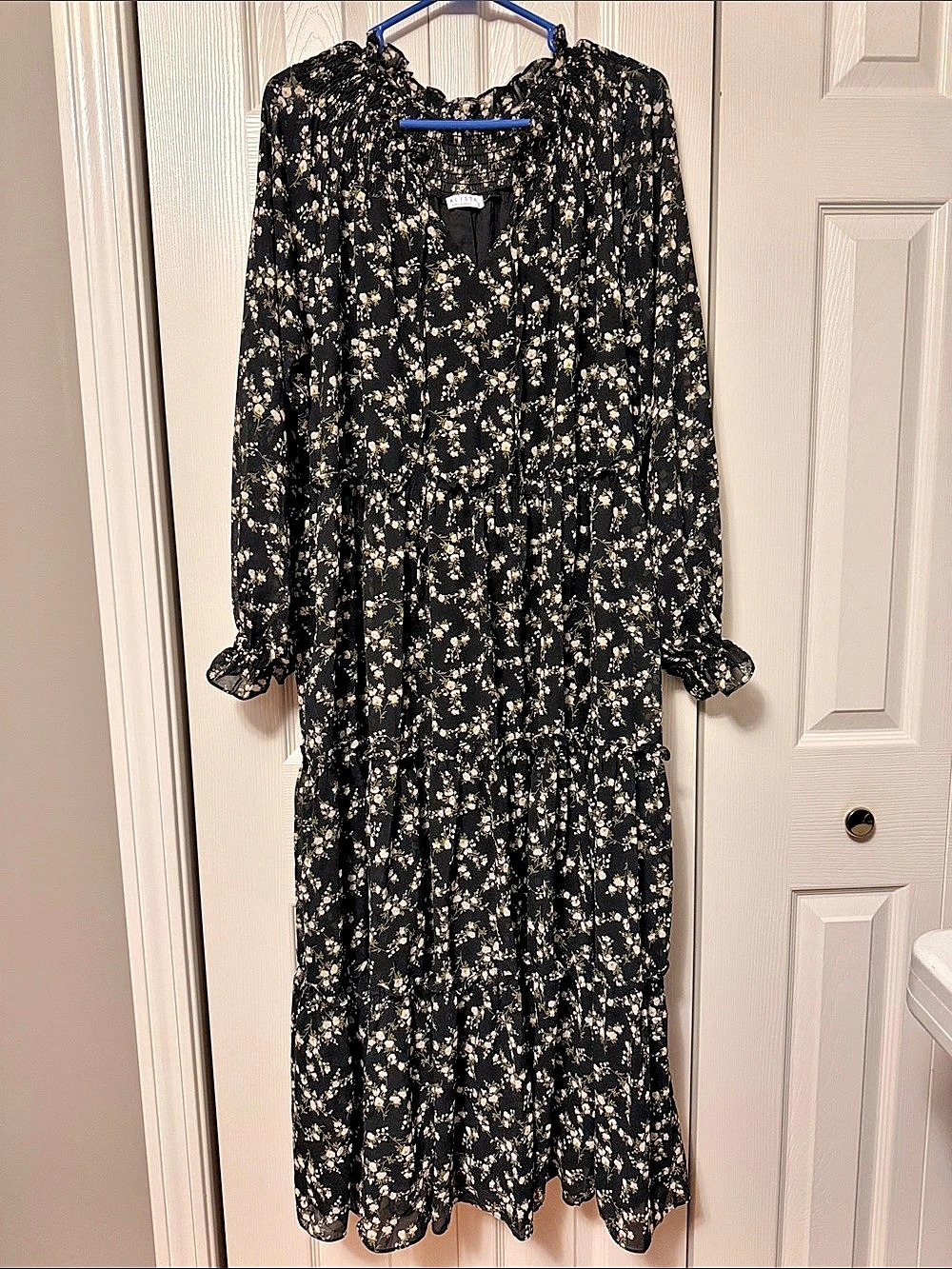Alista Floral Maxi Dress in Black & White Size Large